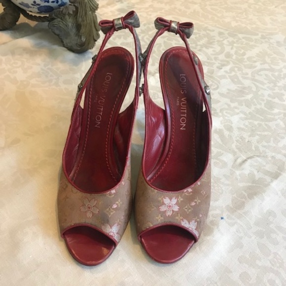 Vintage open toe Louis Vuitton floral heels - Picture 1 of 4